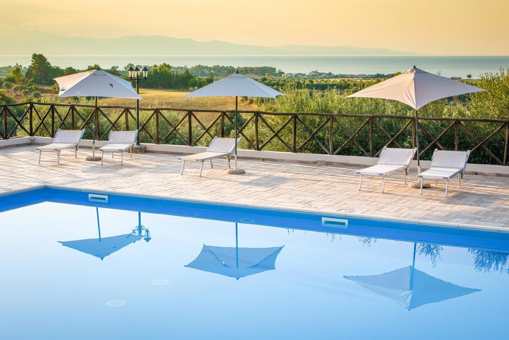 Gasthaus Le Colline Del Gelso-Masseria Mazzei Rossano Exterior foto